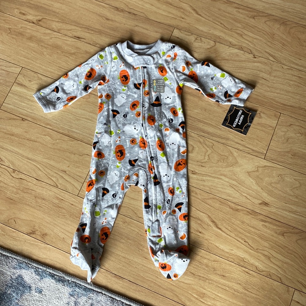 Halloween jammies 3-6 months
